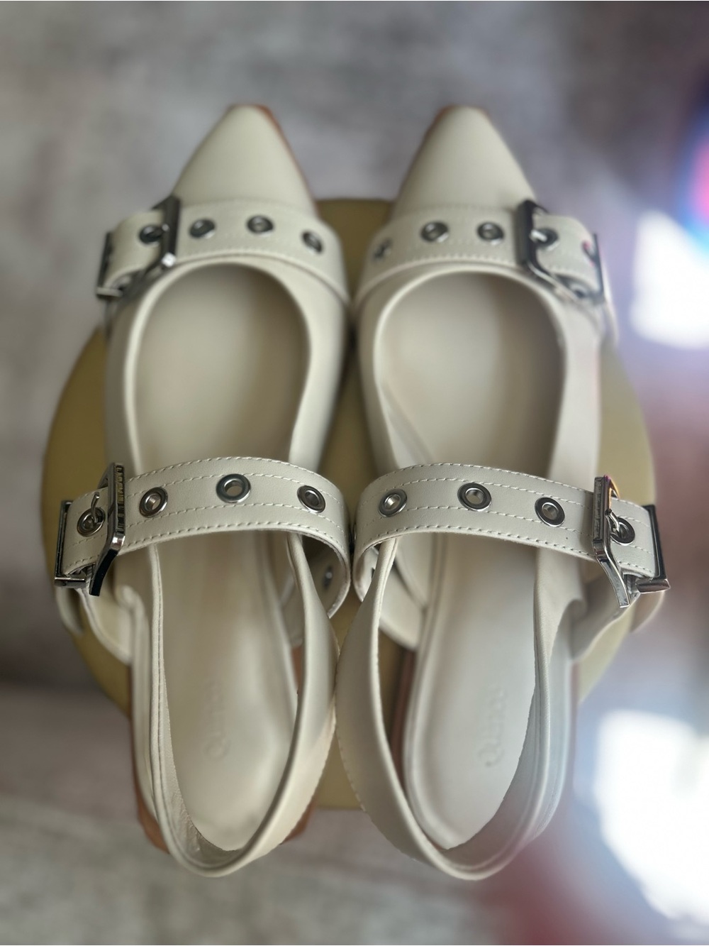 QUINCE NEW Women's Cream Pointed-Toe Buckle Flats Size 9